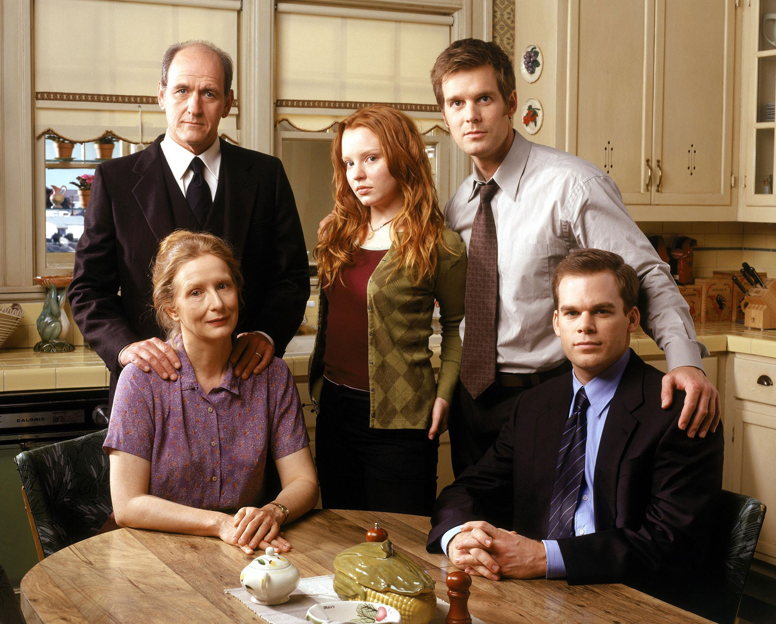 an image of the cast of Six Feet Under
